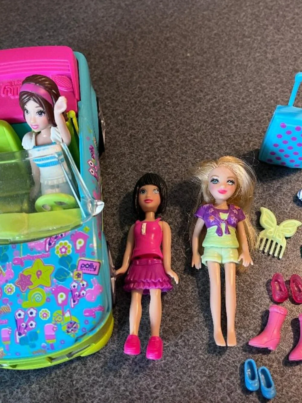 Vintage Polly Pocket Teal Convertible Car Lot with Dolls Clothes Shoes More - Picture 2 of 7